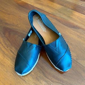 TOMS Leather Slip-on Espadrille / Alpargata